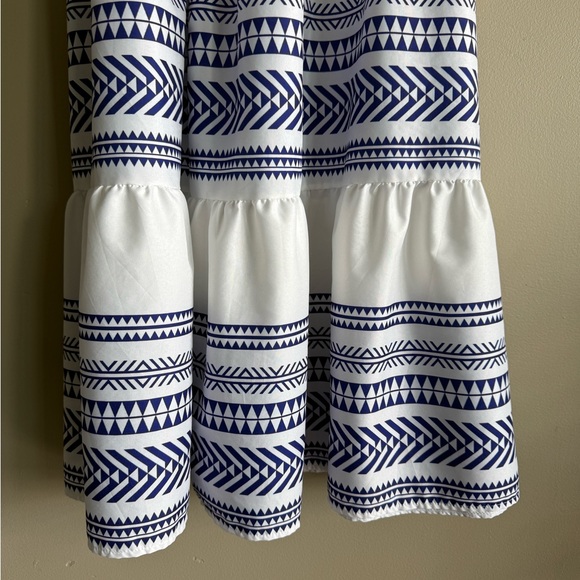 Elegant White and Blue Patterned Maxi Dress XXL - Picture 2 of 7